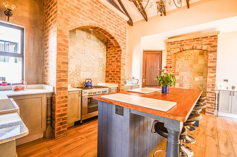 5 Bedroom Property for Sale in Copperleaf Estate Gauteng