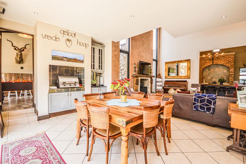 5 Bedroom Property for Sale in Copperleaf Estate Gauteng