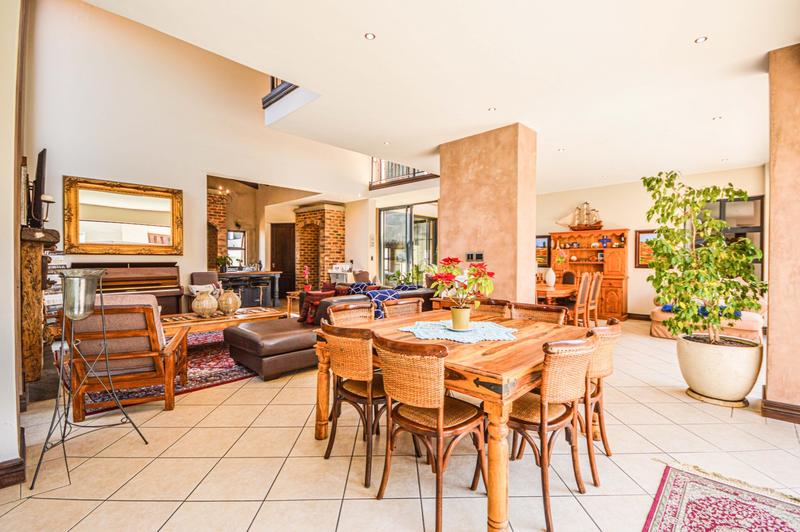 5 Bedroom Property for Sale in Copperleaf Estate Gauteng