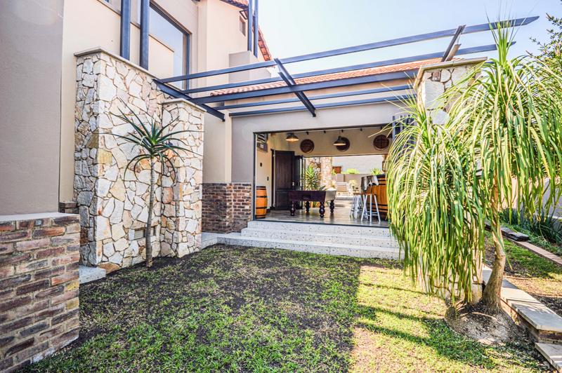 5 Bedroom Property for Sale in Copperleaf Estate Gauteng