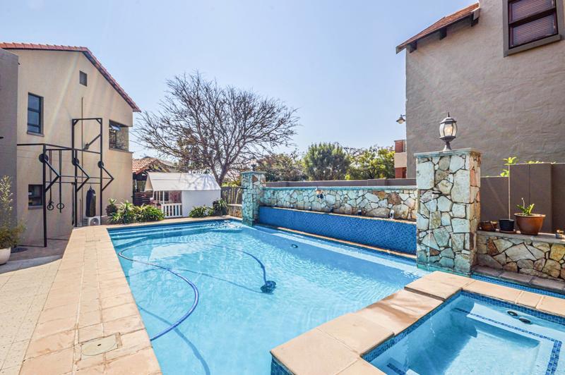 5 Bedroom Property for Sale in Copperleaf Estate Gauteng