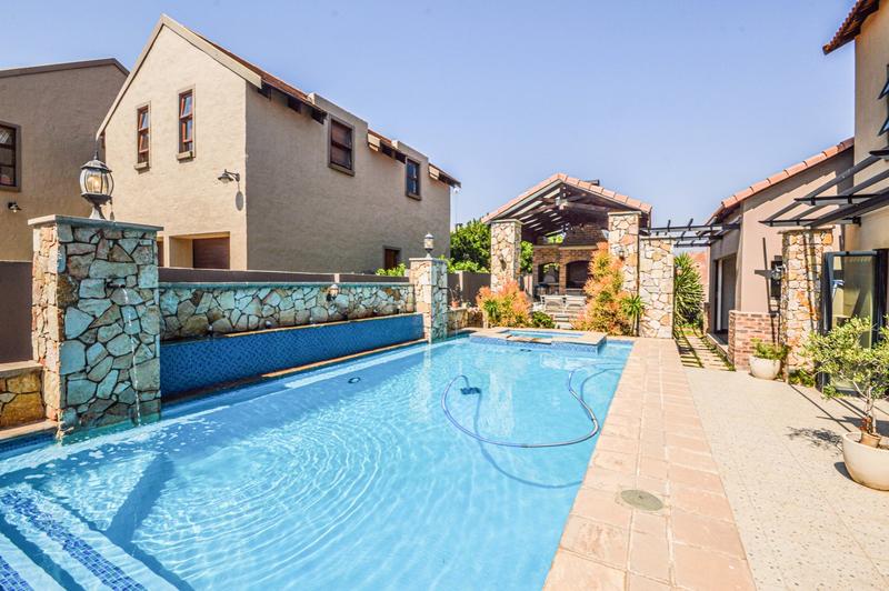 5 Bedroom Property for Sale in Copperleaf Estate Gauteng