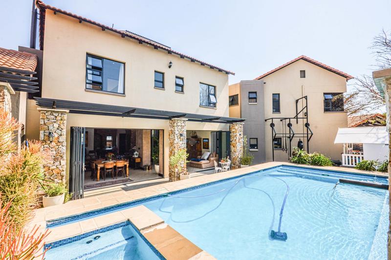 5 Bedroom Property for Sale in Copperleaf Estate Gauteng