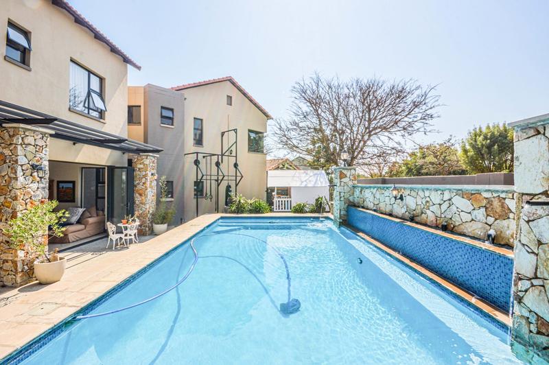 5 Bedroom Property for Sale in Copperleaf Estate Gauteng