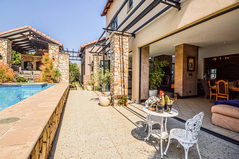 5 Bedroom Property for Sale in Copperleaf Estate Gauteng