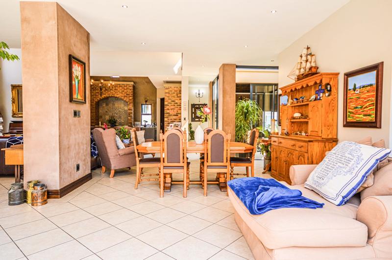 5 Bedroom Property for Sale in Copperleaf Estate Gauteng