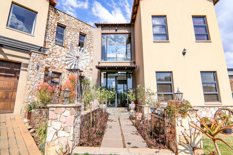 5 Bedroom Property for Sale in Copperleaf Estate Gauteng