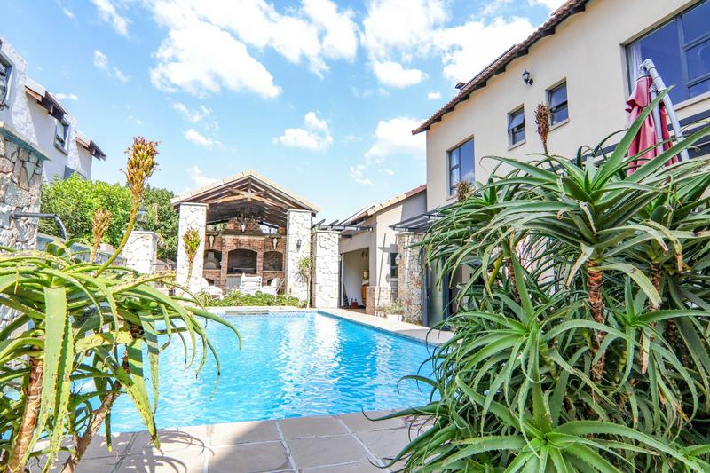 5 Bedroom Property for Sale in Copperleaf Estate Gauteng