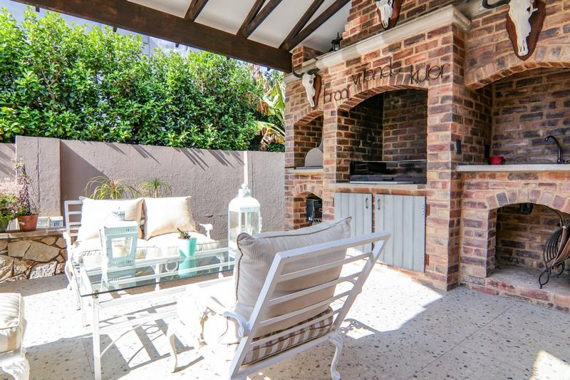 5 Bedroom Property for Sale in Copperleaf Estate Gauteng