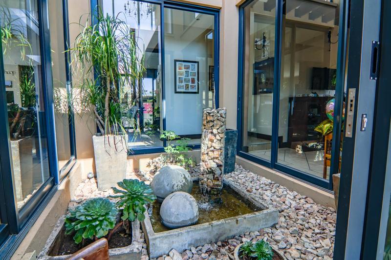 5 Bedroom Property for Sale in Copperleaf Estate Gauteng