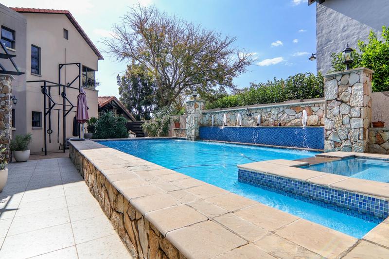 5 Bedroom Property for Sale in Copperleaf Estate Gauteng