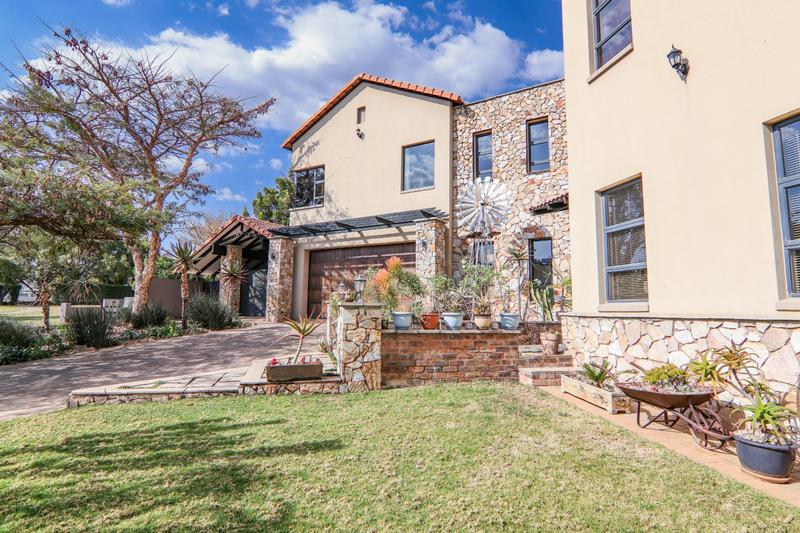 5 Bedroom Property for Sale in Copperleaf Estate Gauteng