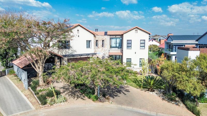 5 Bedroom Property for Sale in Copperleaf Estate Gauteng