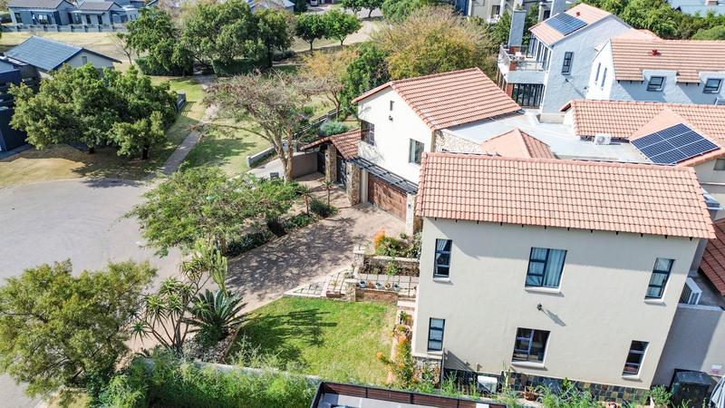 5 Bedroom Property for Sale in Copperleaf Estate Gauteng
