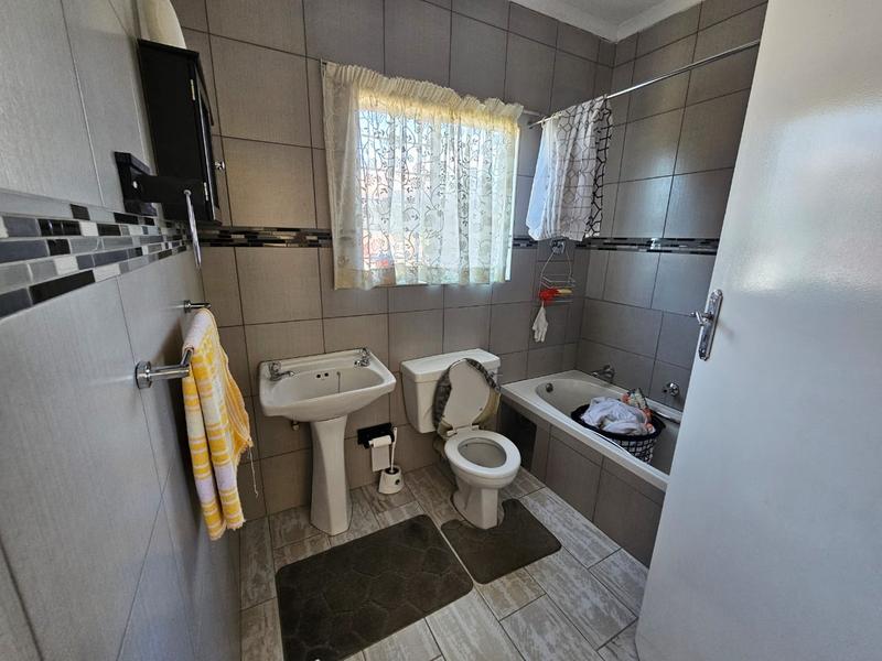 3 Bedroom Property for Sale in Brackenhurst Gauteng