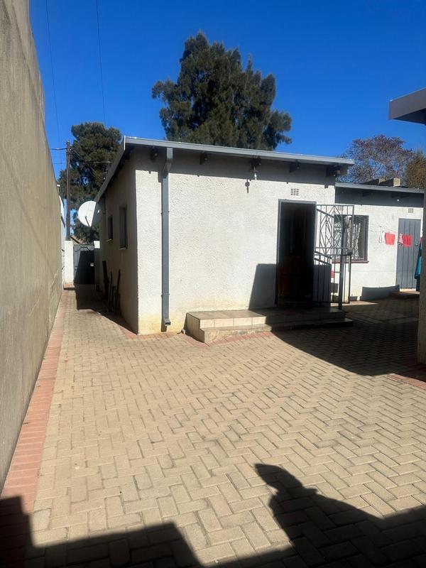 2 Bedroom Property for Sale in Moroka Gauteng