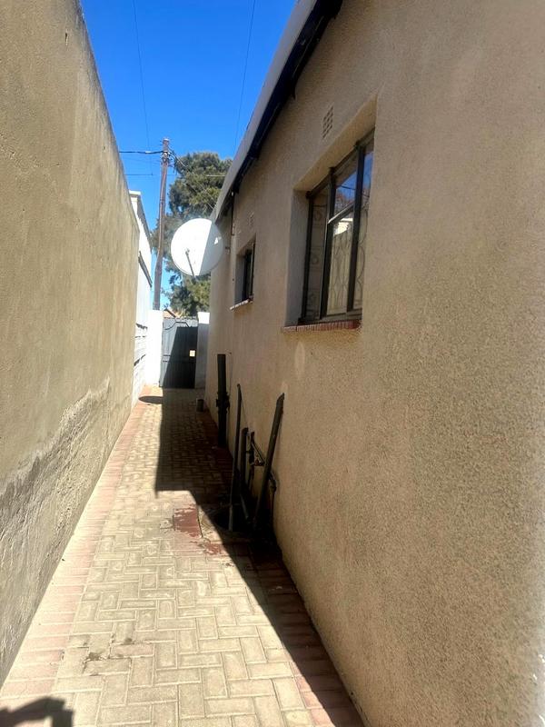 2 Bedroom Property for Sale in Moroka Gauteng