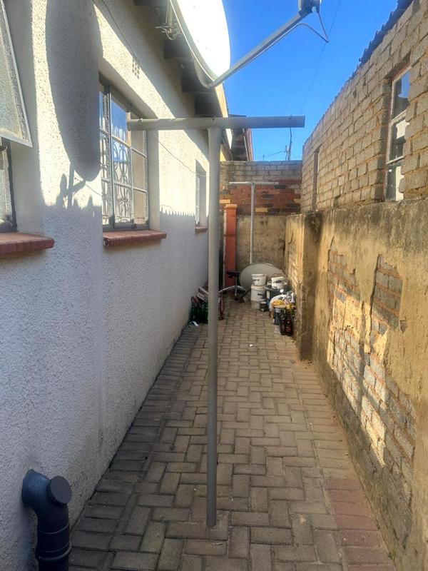 2 Bedroom Property for Sale in Moroka Gauteng