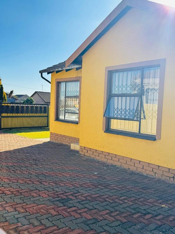 3 Bedroom Property for Sale in Dawn Park Gauteng