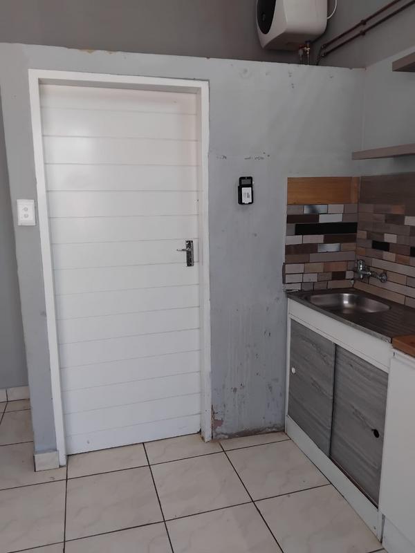 To Let 1 Bedroom Property for Rent in Malvern East Gauteng