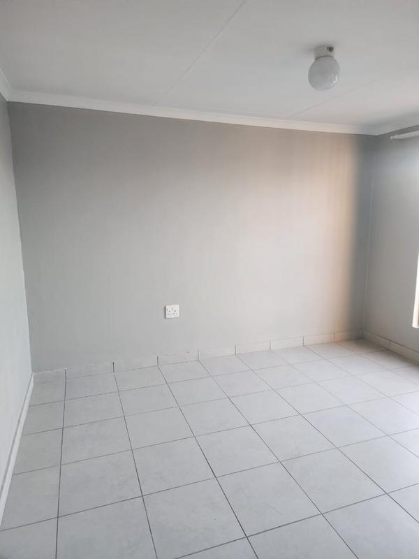 To Let 2 Bedroom Property for Rent in Birch Acres Gauteng