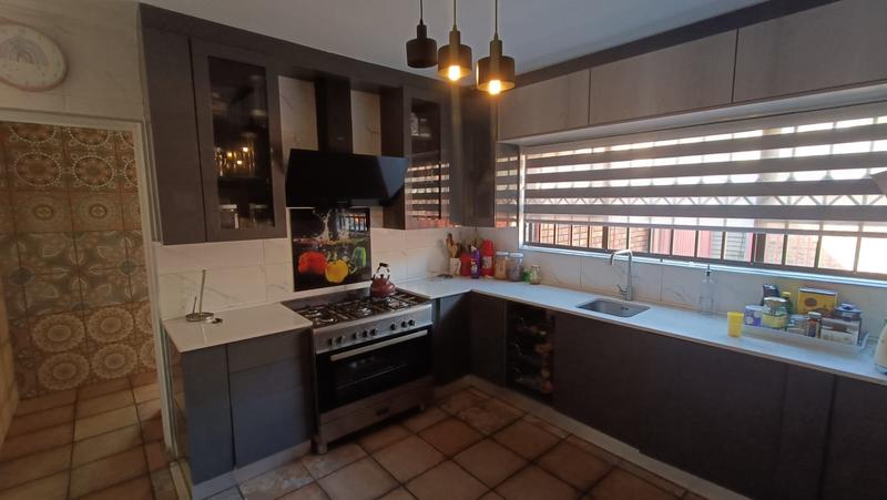 4 Bedroom Property for Sale in Sinoville Gauteng