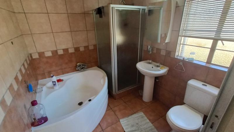 4 Bedroom Property for Sale in Sinoville Gauteng