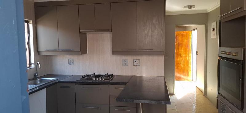 To Let 2 Bedroom Property for Rent in Tokoza Gauteng