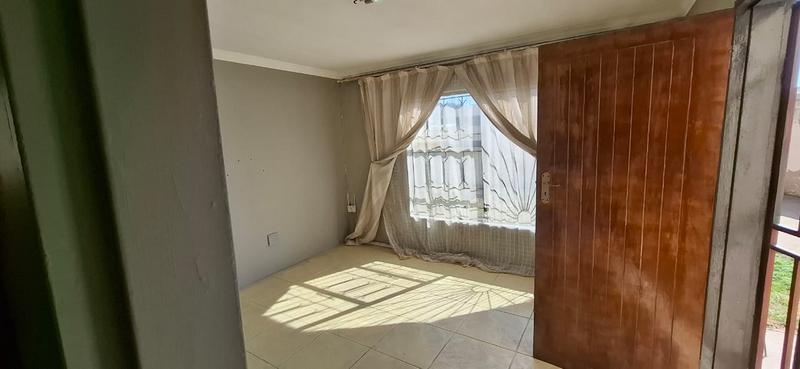 To Let 2 Bedroom Property for Rent in Tokoza Gauteng