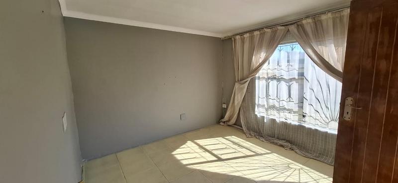 To Let 2 Bedroom Property for Rent in Tokoza Gauteng