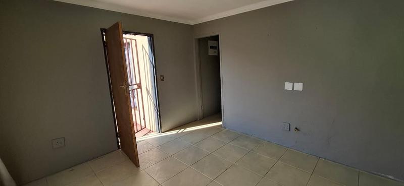 To Let 2 Bedroom Property for Rent in Tokoza Gauteng