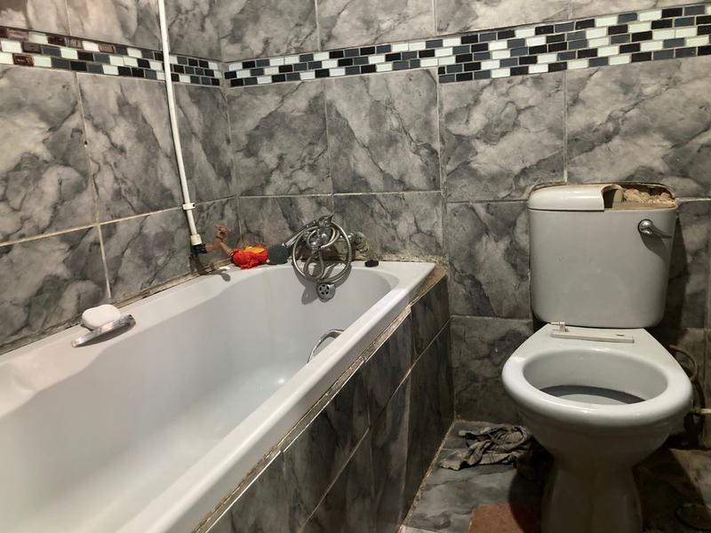 5 Bedroom Property for Sale in Daveyton Gauteng