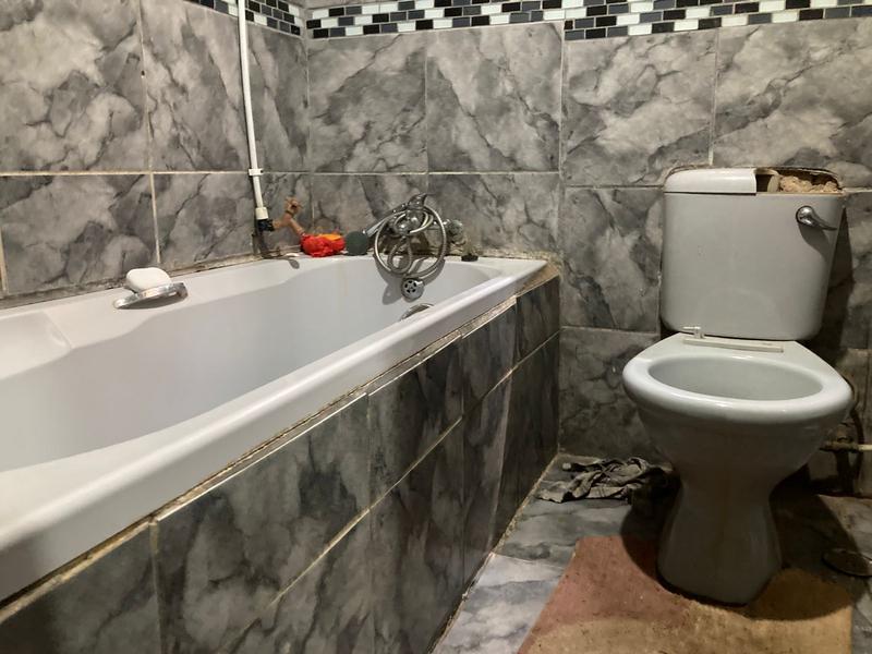 5 Bedroom Property for Sale in Daveyton Gauteng