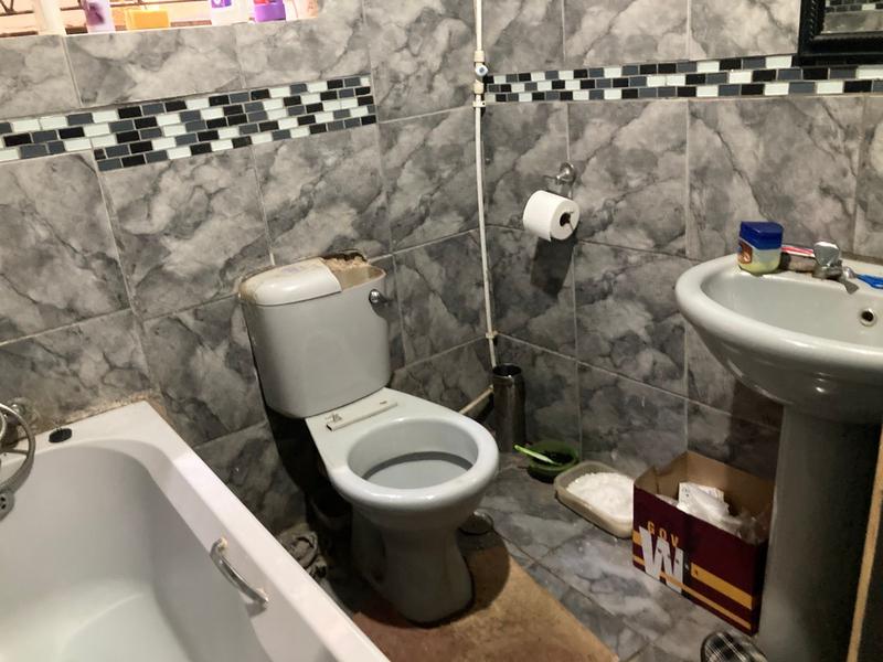 5 Bedroom Property for Sale in Daveyton Gauteng