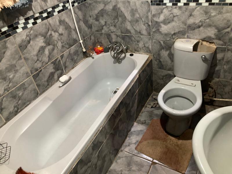 5 Bedroom Property for Sale in Daveyton Gauteng