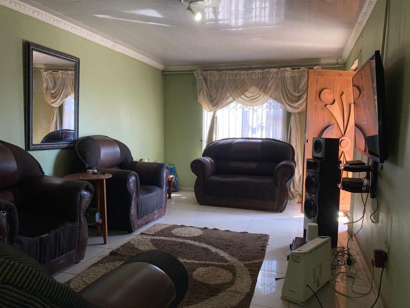 5 Bedroom Property for Sale in Daveyton Gauteng