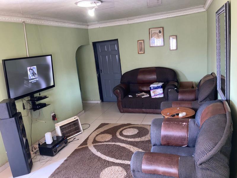 5 Bedroom Property for Sale in Daveyton Gauteng
