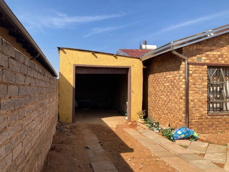 5 Bedroom Property for Sale in Daveyton Gauteng