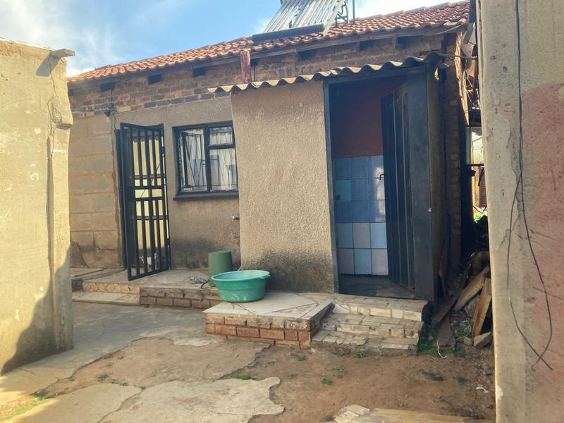 5 Bedroom Property for Sale in Daveyton Gauteng