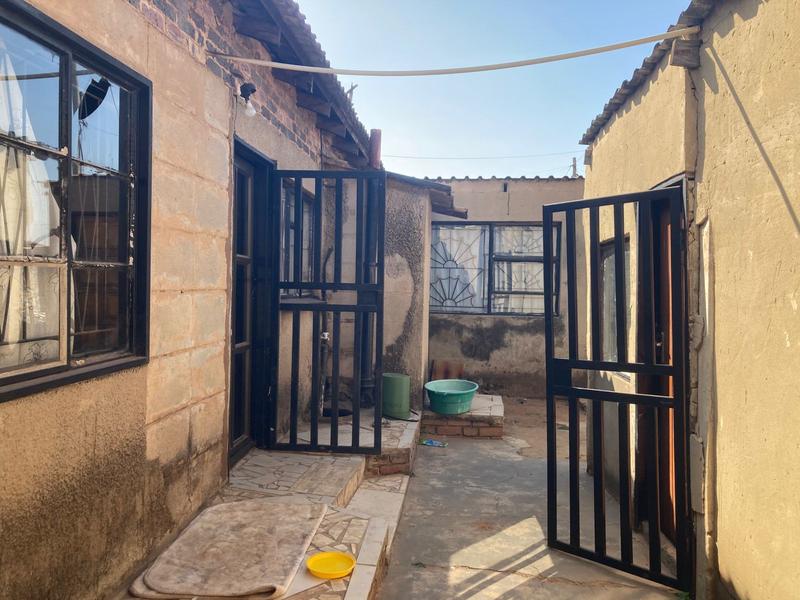 5 Bedroom Property for Sale in Daveyton Gauteng