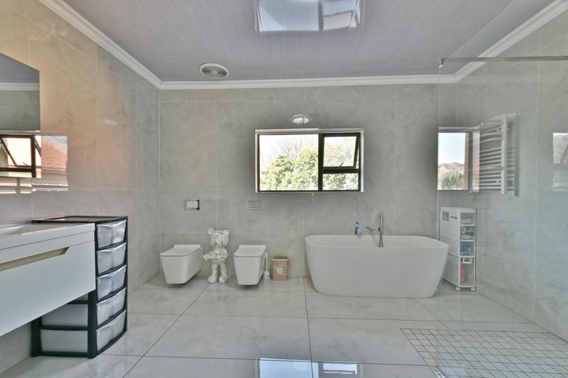 3 Bedroom Property for Sale in Cyrildene Gauteng