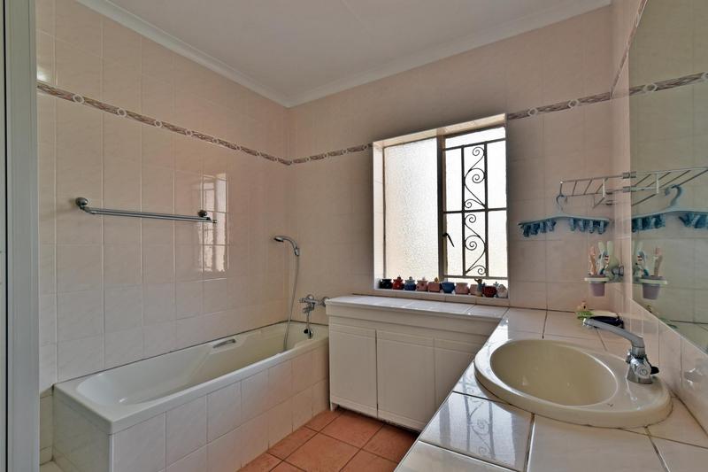 3 Bedroom Property for Sale in Cyrildene Gauteng