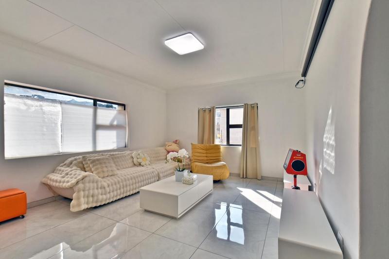 3 Bedroom Property for Sale in Cyrildene Gauteng