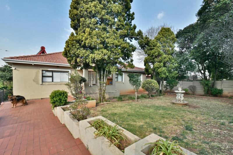3 Bedroom Property for Sale in Cyrildene Gauteng