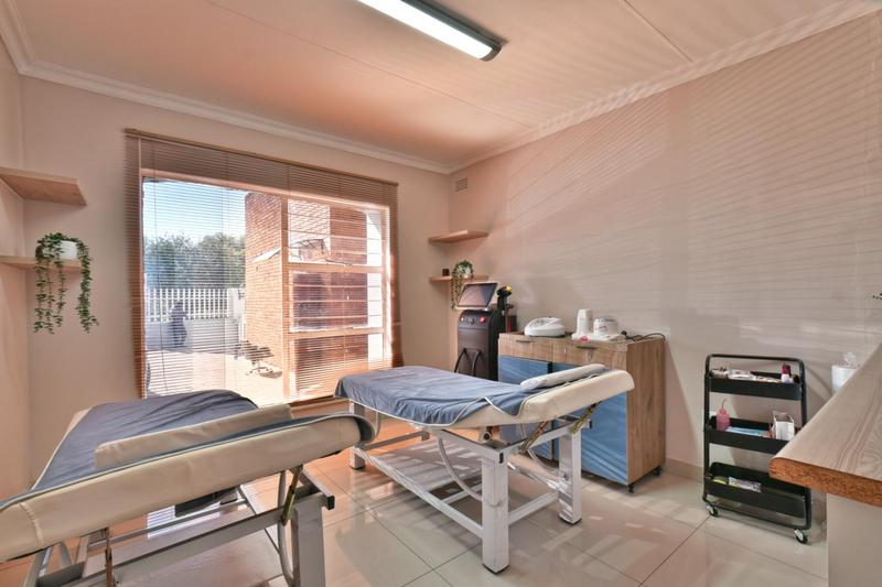 Commercial Property for Sale in Glenvista Gauteng