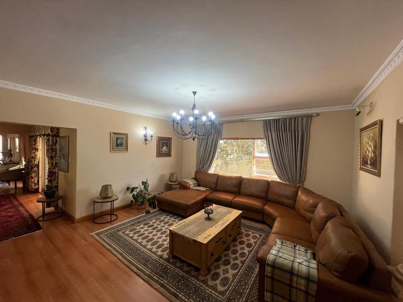To Let 4 Bedroom Property for Rent in Waterkloof Ridge Gauteng
