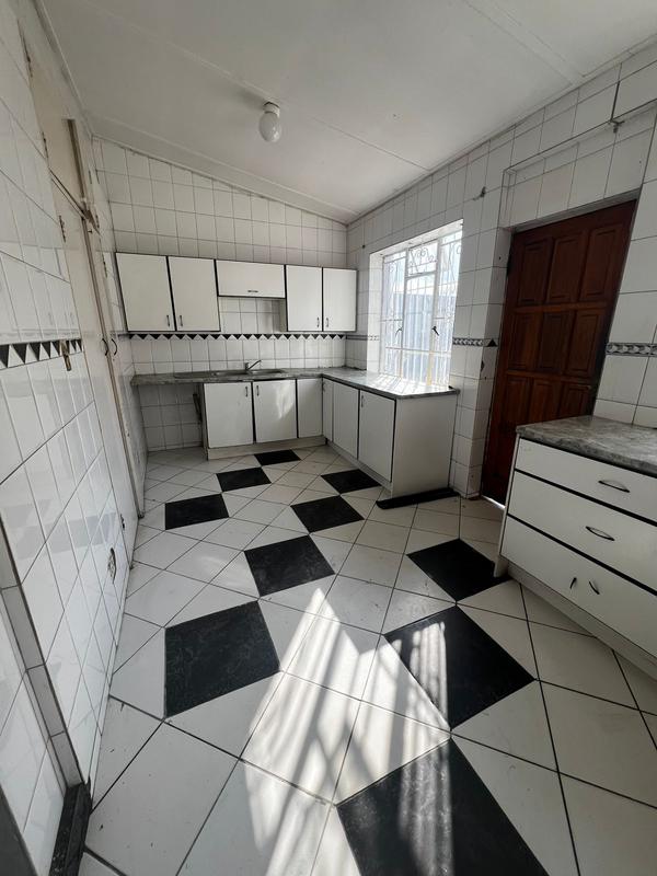 To Let 3 Bedroom Property for Rent in Orange Grove Gauteng