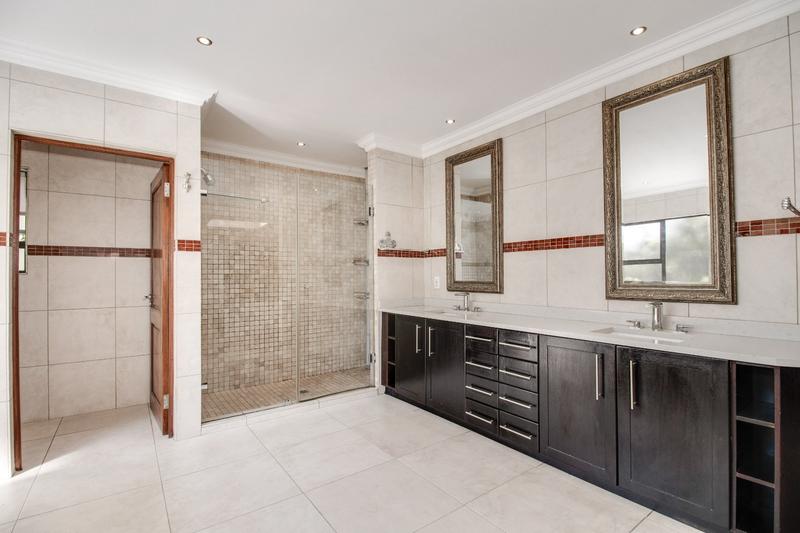To Let 6 Bedroom Property for Rent in Fourways Gardens Gauteng