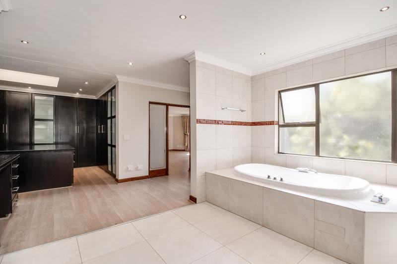 To Let 6 Bedroom Property for Rent in Fourways Gardens Gauteng
