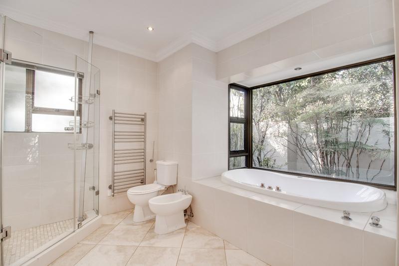 To Let 6 Bedroom Property for Rent in Fourways Gardens Gauteng